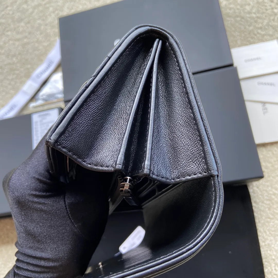 480💰Xiaoxiang imported Italian sheepskin Item number: A80286 Size: w19×h10.5×d3cm Color: black sheepskin with silver mark