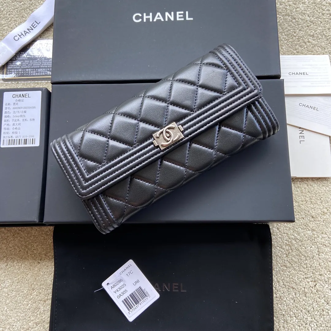 480💰Xiaoxiang imported Italian sheepskin Item number: A80286 Size: w19×h10.5×d3cm Color: black sheepskin with silver mark