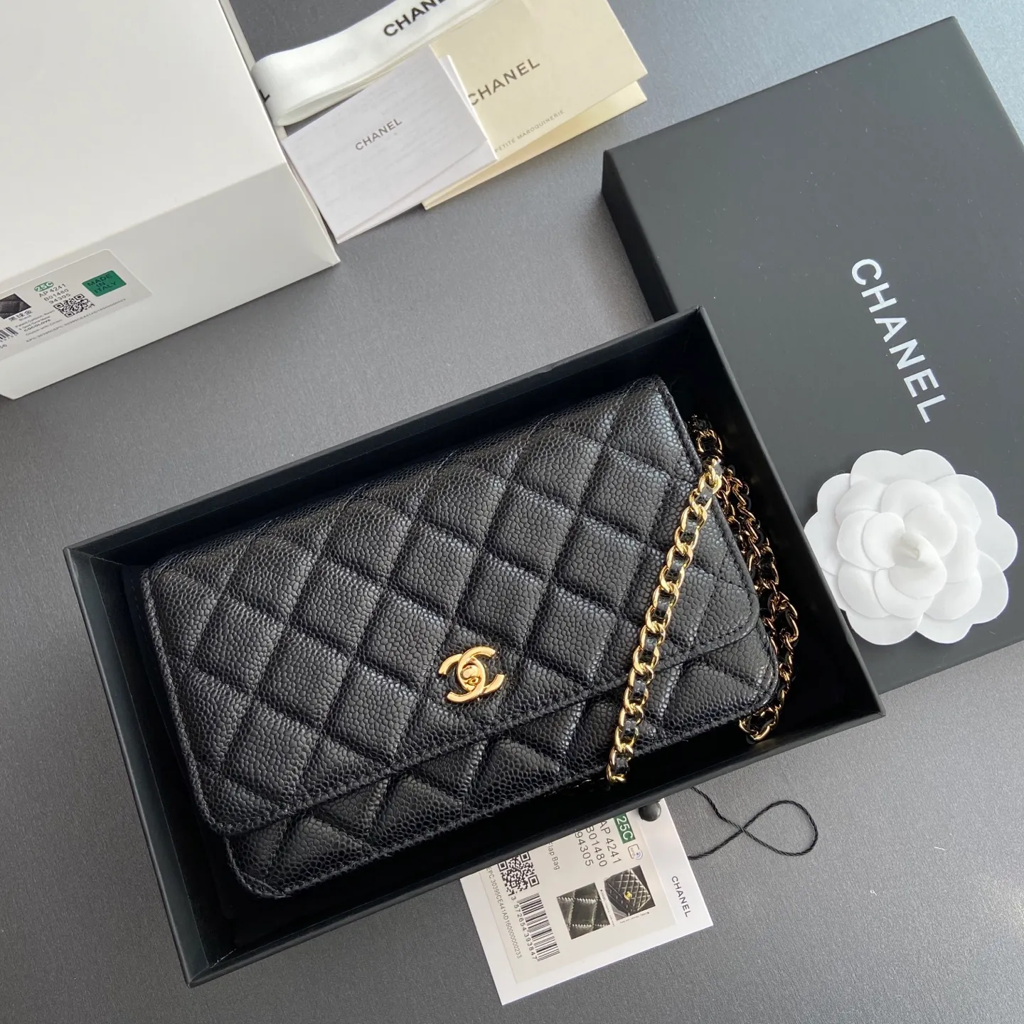 Xiaoxiang imported Italian caviar cowhide [upgraded version] Item number: AP8482 💰700 Size: w20×h13×d3.5cm Color: black ball pattern gold steel mark