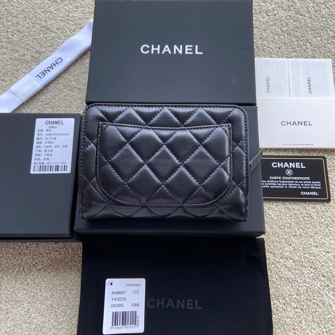 480💰Xiaoxiang imported Italian lambskin Item number: A48667 Height: w15×h10×d2.5cm Color: black sheepskin silver steel mark