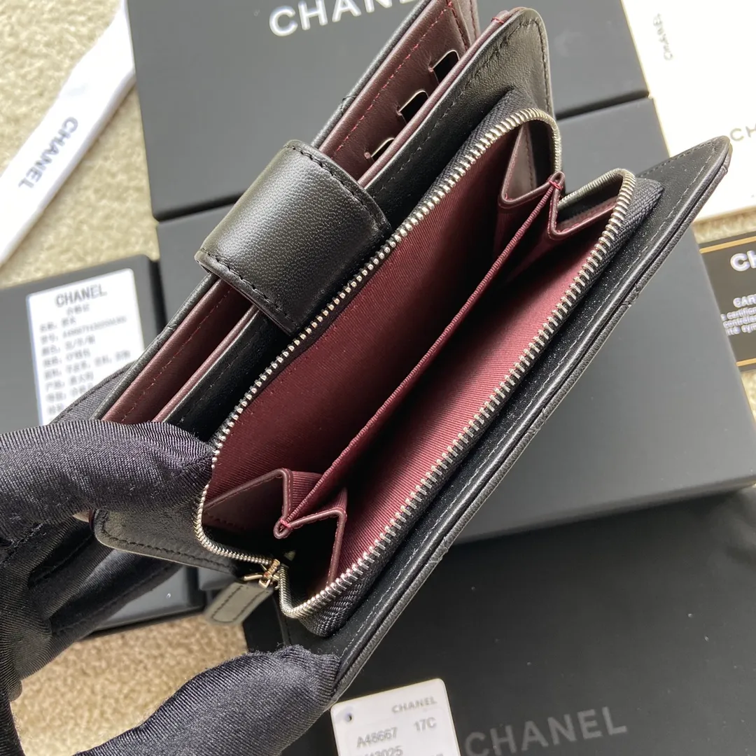 480💰Xiaoxiang imported Italian lambskin Item number: A48667 Height: w15×h10×d2.5cm Color: black sheepskin silver steel mark
