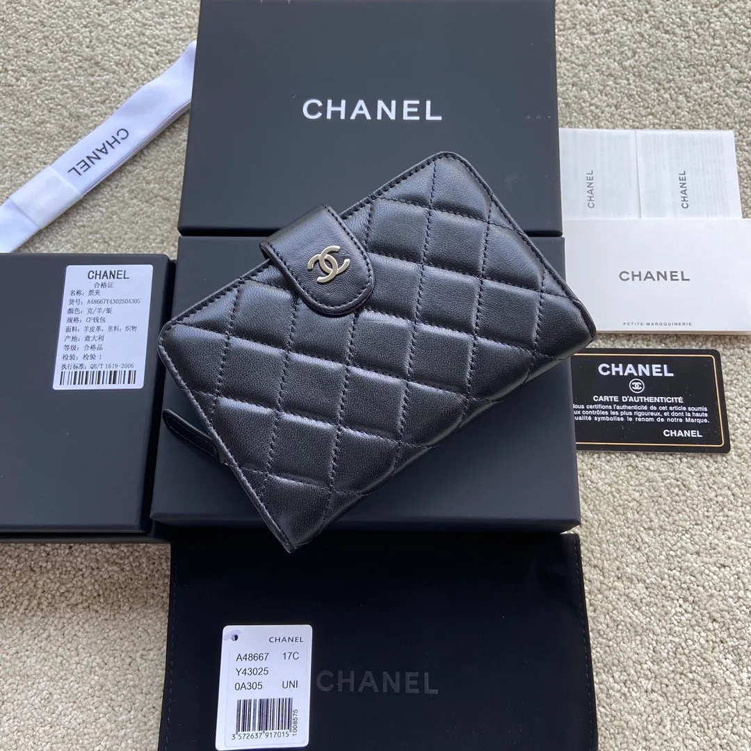 480💰Xiaoxiang imported Italian lambskin Item number: A48667 Height: w15×h10×d2.5cm Color: black sheepskin silver steel mark