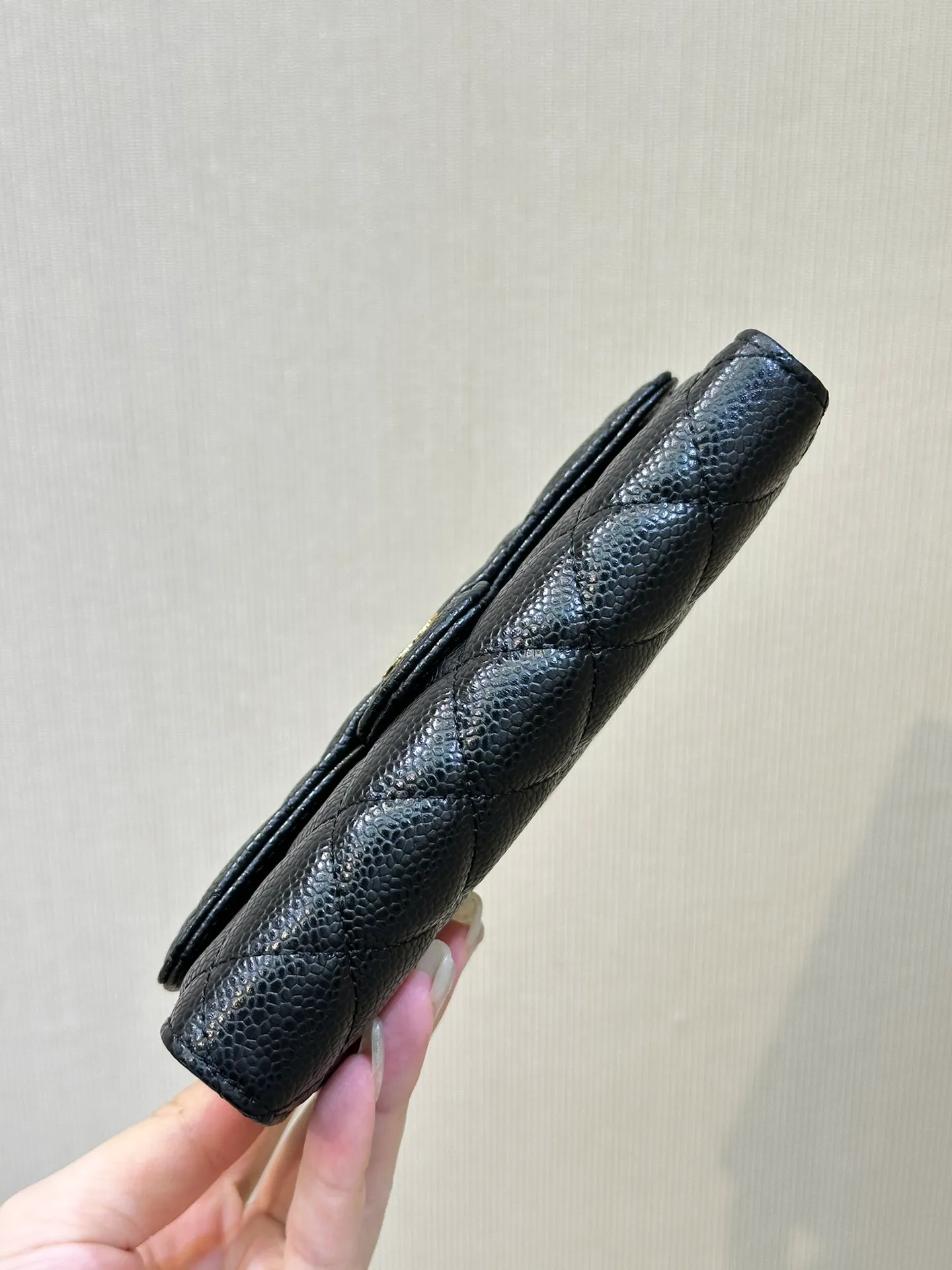 0232 Italian imported caviar calfskin, luxurious caviar cowhide, full grain texture, noble and elegant. The remaining quantities of large orders shipped on the platform will be taken out directly for you to fry! ! Xiangjia classic CF flip caviar card holder complete package! ! Go quickly with no complement orders! !