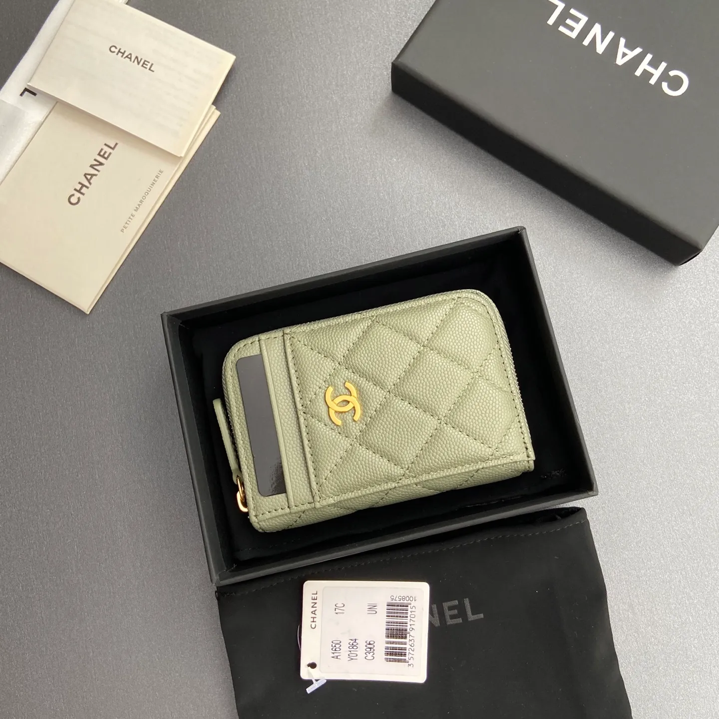 [Special grade hardware original leather] ¥280 Xiaoxiang small zipper bag card holder series with iconic metal logo, gold tone metal hardware, special Italian imported leather 2 card slots wallet bag, 4 card slots No.: 1650 Greek edge fine ball pattern light gold steel mark Size: w11×h7.5×2cm