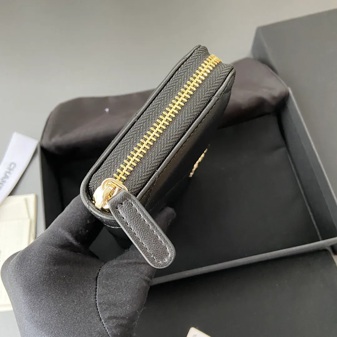 Xiaoxiang imported Italian lambskin Item number: A1063B Price: 520 Size: w19.5×h10.5×d2cm Color: black lambskin gold steel mark