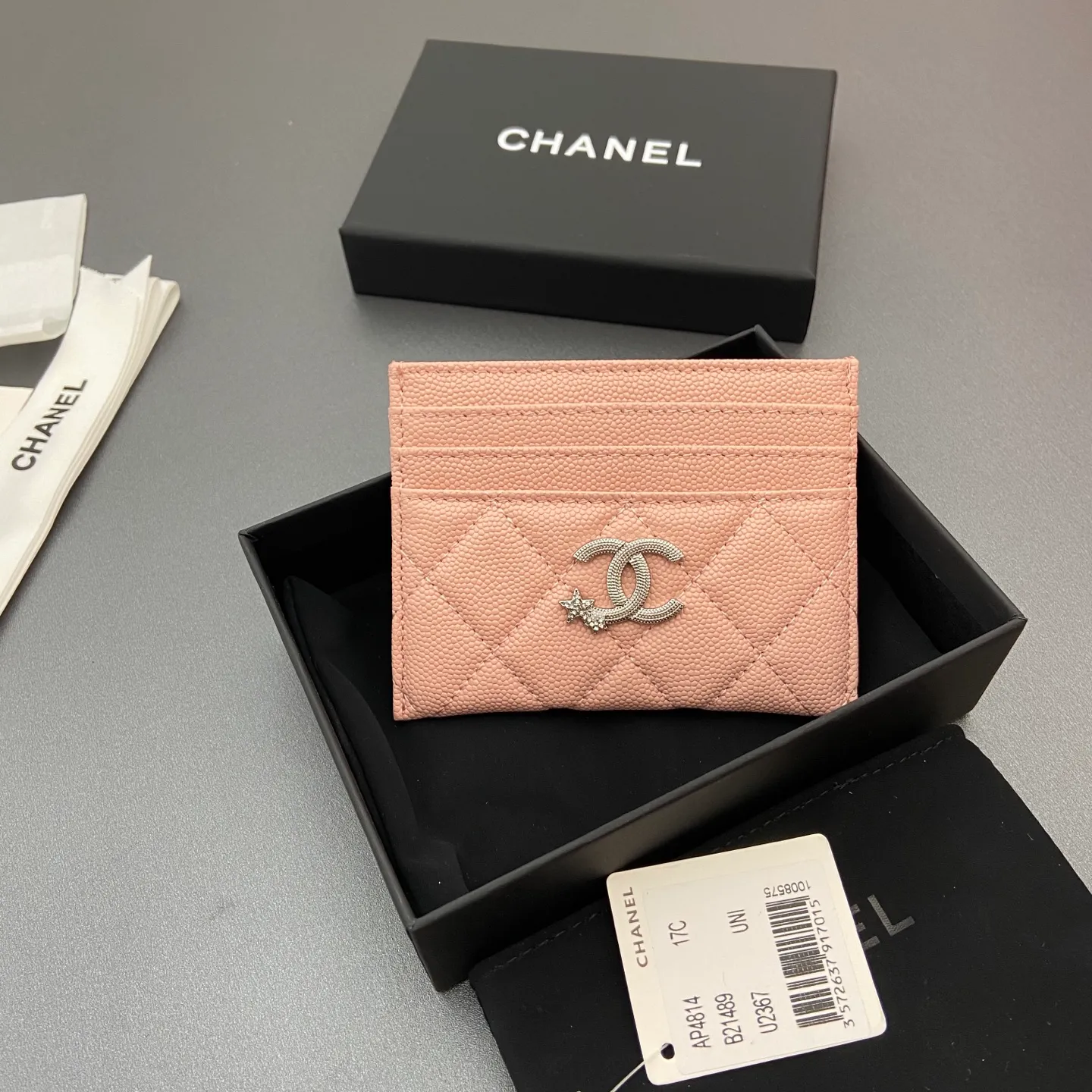 25b new series caviar cowhide with stars ⭐logo shiny blingblibg~card holder series item number: AP 9628 price: 300 size: w11×h10cm color: pink fine ball pattern silver star hardware