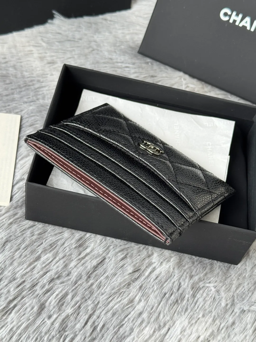 💰240💰 chanel 2025 new product card holder lambskin, seven card slots, can hold change, imported Italian lambskin + hardware logo, so beautiful, love it. The color is as shown in the picture, easy and fast storage, mini card holder No.: AP8944 Size: w11×h10cm
