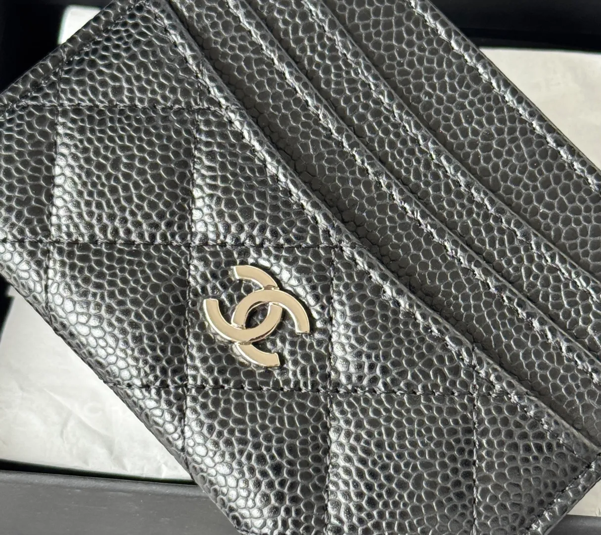 💰240💰 chanel 2025 new product card holder lambskin, seven card slots, can hold change, imported Italian lambskin + hardware logo, so beautiful, love it. The color is as shown in the picture, easy and fast storage, mini card holder No.: AP8944 Size: w11×h10cm