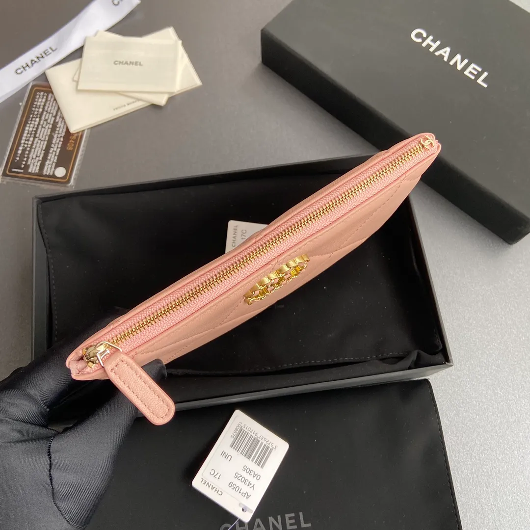 Xiaoxiang imported Italian lambskin Item number: A1059 Price: 380 Size: w20×h12.5×d1cm Color: pink lambskin gold steel mark