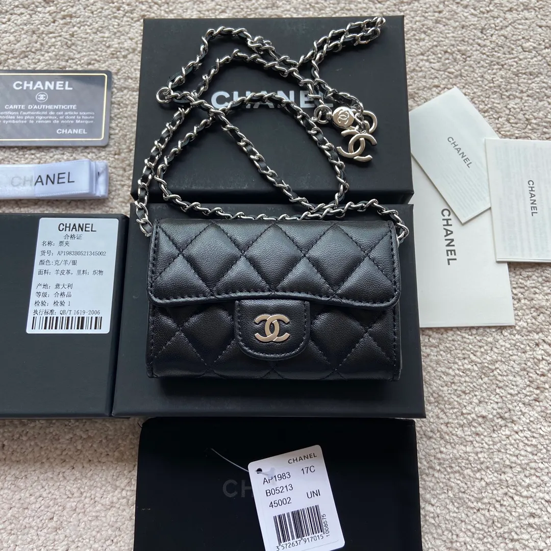 Xiaoxiang imported Italian leather Item number: A81081 (chain small card holder) Price: 420