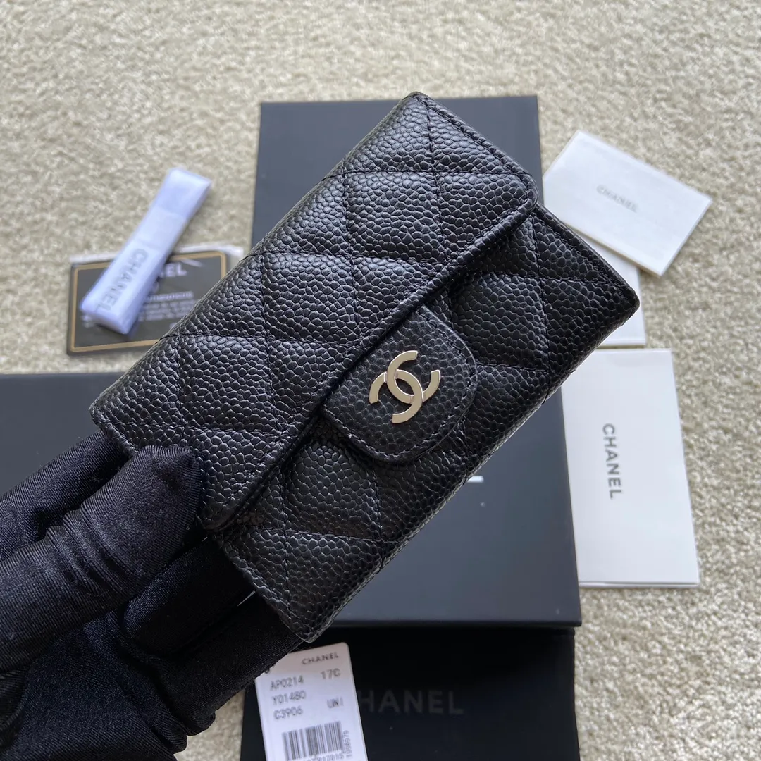 Xiaoxiang imported Italian leather Item number: AP428 Price: 260 Size: w11×h7cm Color: Black ball pattern silver steel mark