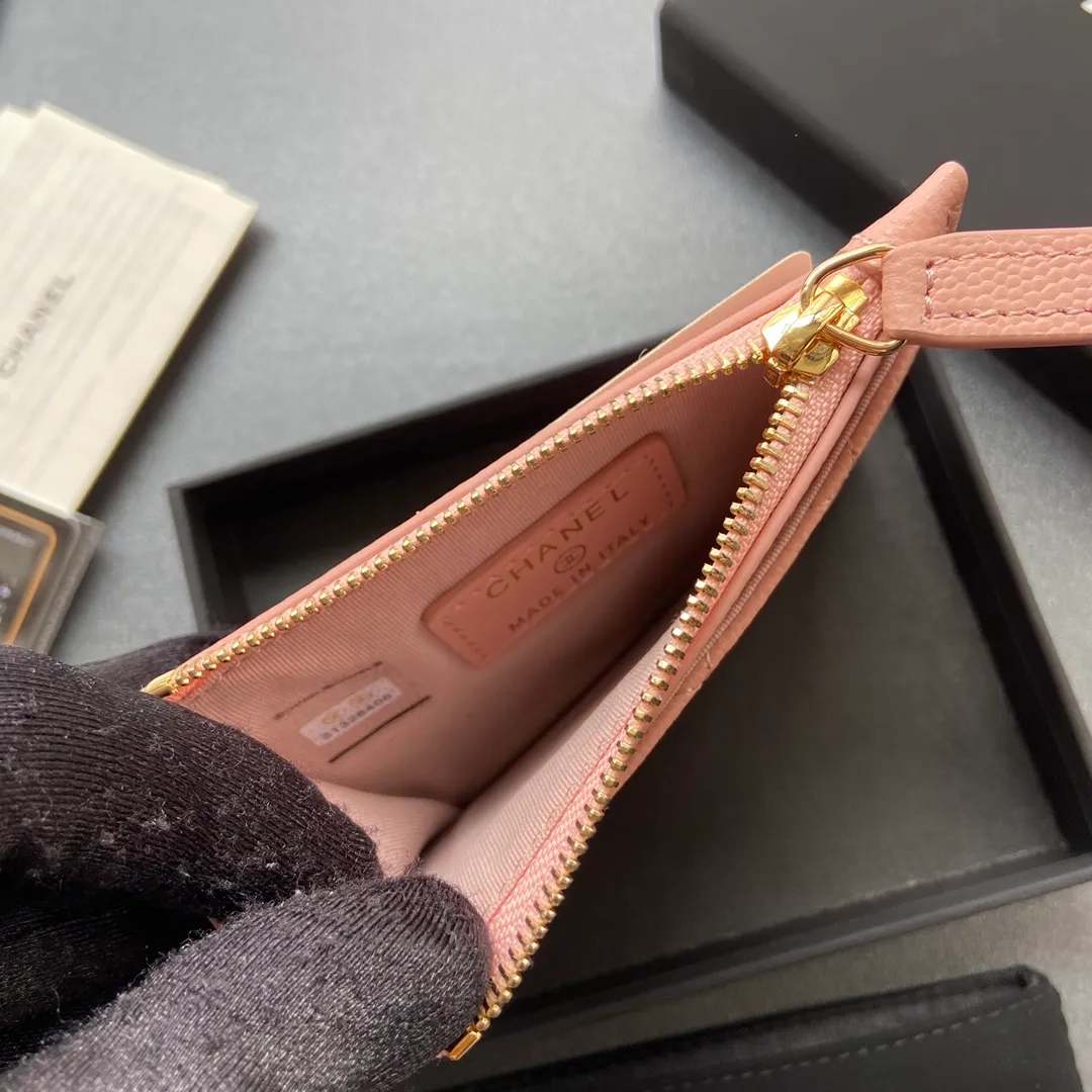 Xiaoxiang imported Italian leather Item number: A84105 Price: 240 Size: w.11.5×h9cm Color: Pink fine ball pattern gold steel mark