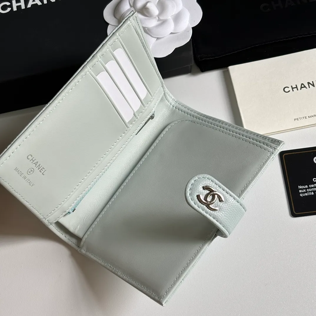 💰440 CHANEL multi-functional passport holder💕This design may also enter the classic series in the future👍Style number A3658 Original quality! The details are so beautiful and the size is 15*10*3cm.
