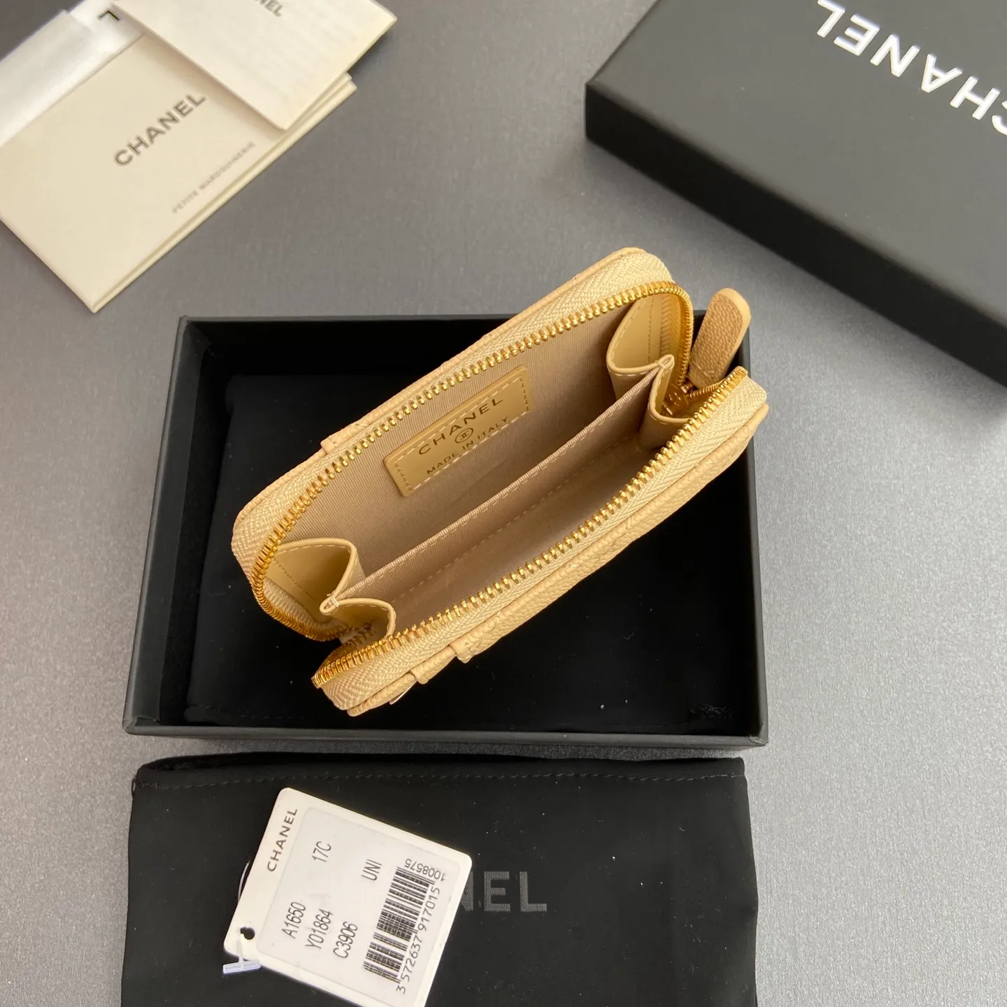 [Special grade hardware original leather] ¥280 Xiaoxiang small zipper bag card holder series with iconic metal logo, gold tone metal hardware, special Italian imported leather 2 card slots wallet bag, 4 card slots No.: 1650 Apricot fine ball pattern light gold steel mark Size: w11×h7.5×2cm