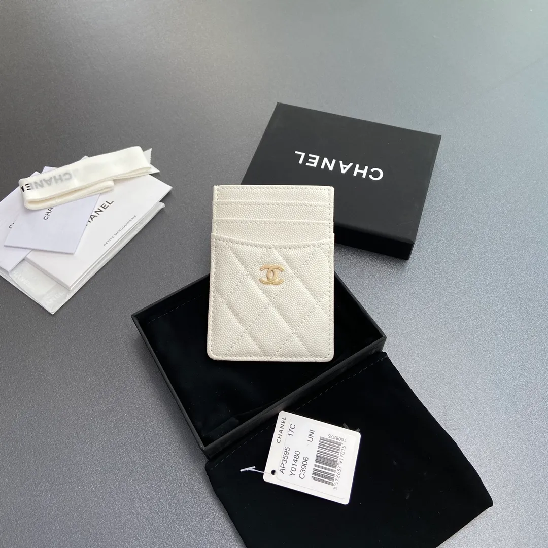 [Special grade hardware original leather] ¥240 Xiaoxiang card holder series Quilted card holder with iconic metal logo Gold tone metal hardware, special Italian imported leather 5 card slots No.: 3595 White fine ball gold Size: w8×11.5cm