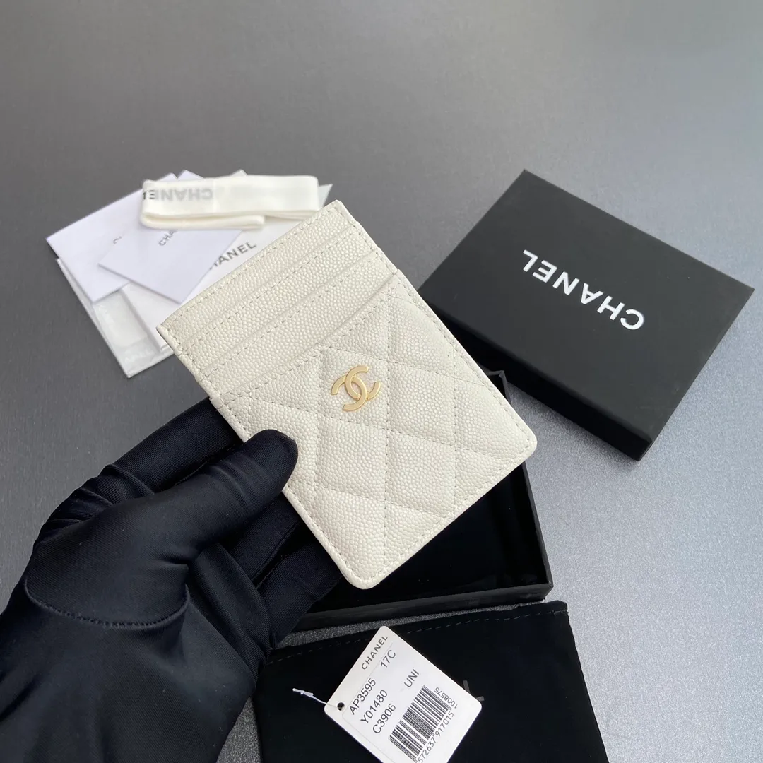 [Special grade hardware original leather] ¥240 Xiaoxiang card holder series Quilted card holder with iconic metal logo Gold tone metal hardware, special Italian imported leather 5 card slots No.: 3595 White fine ball gold Size: w8×11.5cm