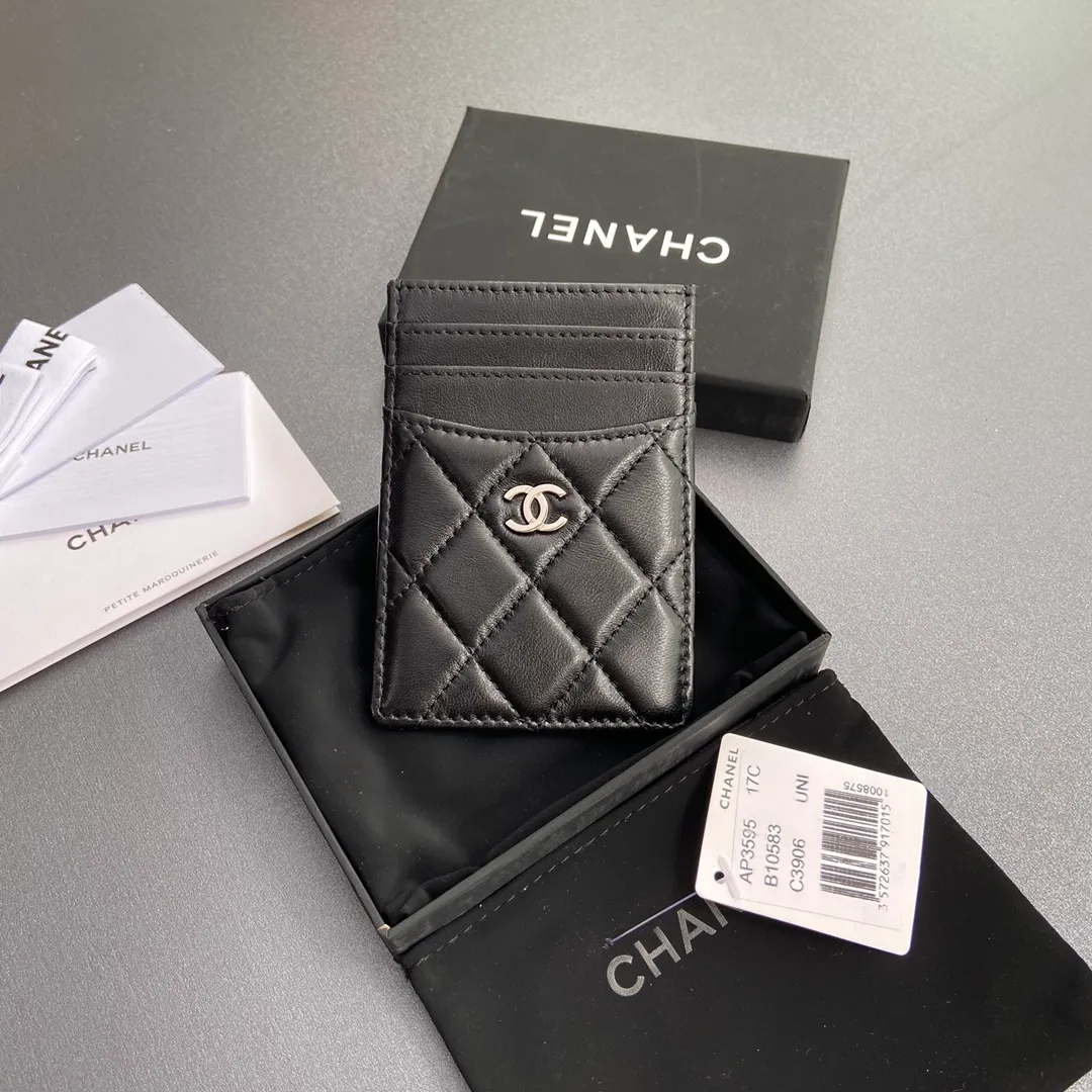 [Special grade hardware original leather] ¥240 Xiaoxiang card holder series Quilted card holder with iconic metal logo Silver tone metal hardware, exclusive Italian imported leather 5 card slots No.: 3595 Size: w8×11.5cm