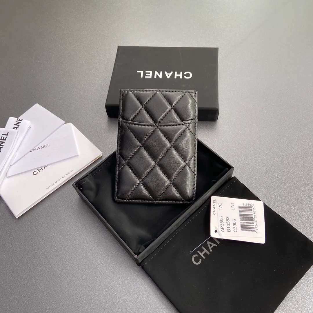 [Special grade hardware original leather] ¥240 Xiaoxiang card holder series Quilted card holder with iconic metal logo Silver tone metal hardware, exclusive Italian imported leather 5 card slots No.: 3595 Size: w8×11.5cm