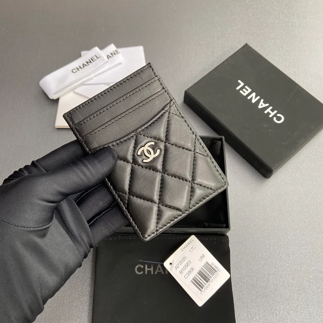 [Special grade hardware original leather] ¥240 Xiaoxiang card holder series Quilted card holder with iconic metal logo Silver tone metal hardware, exclusive Italian imported leather 5 card slots No.: 3595 Size: w8×11.5cm