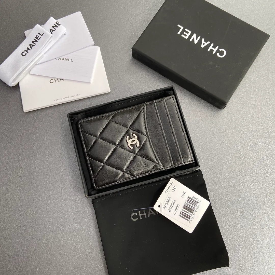 [Special grade hardware original leather] ¥240 Xiaoxiang card holder series Quilted card holder with iconic metal logo Silver tone metal hardware, exclusive Italian imported leather 5 card slots No.: 3595 Size: w8×11.5cm