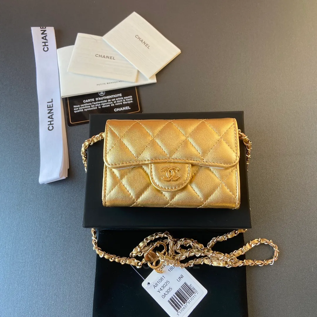 Xiaoxiang imported Italian sheepskin Item number: A81081 (chain small card holder) Price: 420 Size: w11×h7cm Color: golden sheepskin golden steel mark