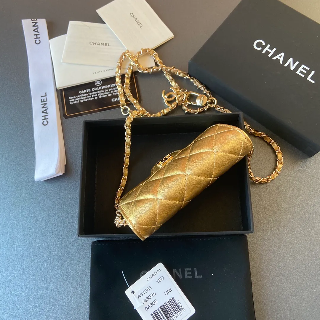 Xiaoxiang imported Italian sheepskin Item number: A81081 (chain small card holder) Price: 420 Size: w11×h7cm Color: golden sheepskin golden steel mark
