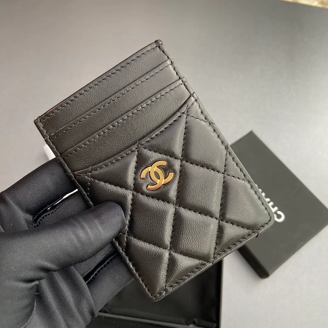 [Special grade hardware original leather] ¥240 Xiaoxiang card holder series Quilted card holder with iconic metal logo Gold-toned metal hardware, exclusive Italian imported leather 5 card slots No.: 3595 Size: w8×11.5cm
