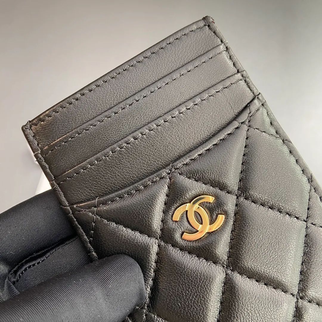 [Special grade hardware original leather] ¥240 Xiaoxiang card holder series Quilted card holder with iconic metal logo Gold-toned metal hardware, exclusive Italian imported leather 5 card slots No.: 3595 Size: w8×11.5cm