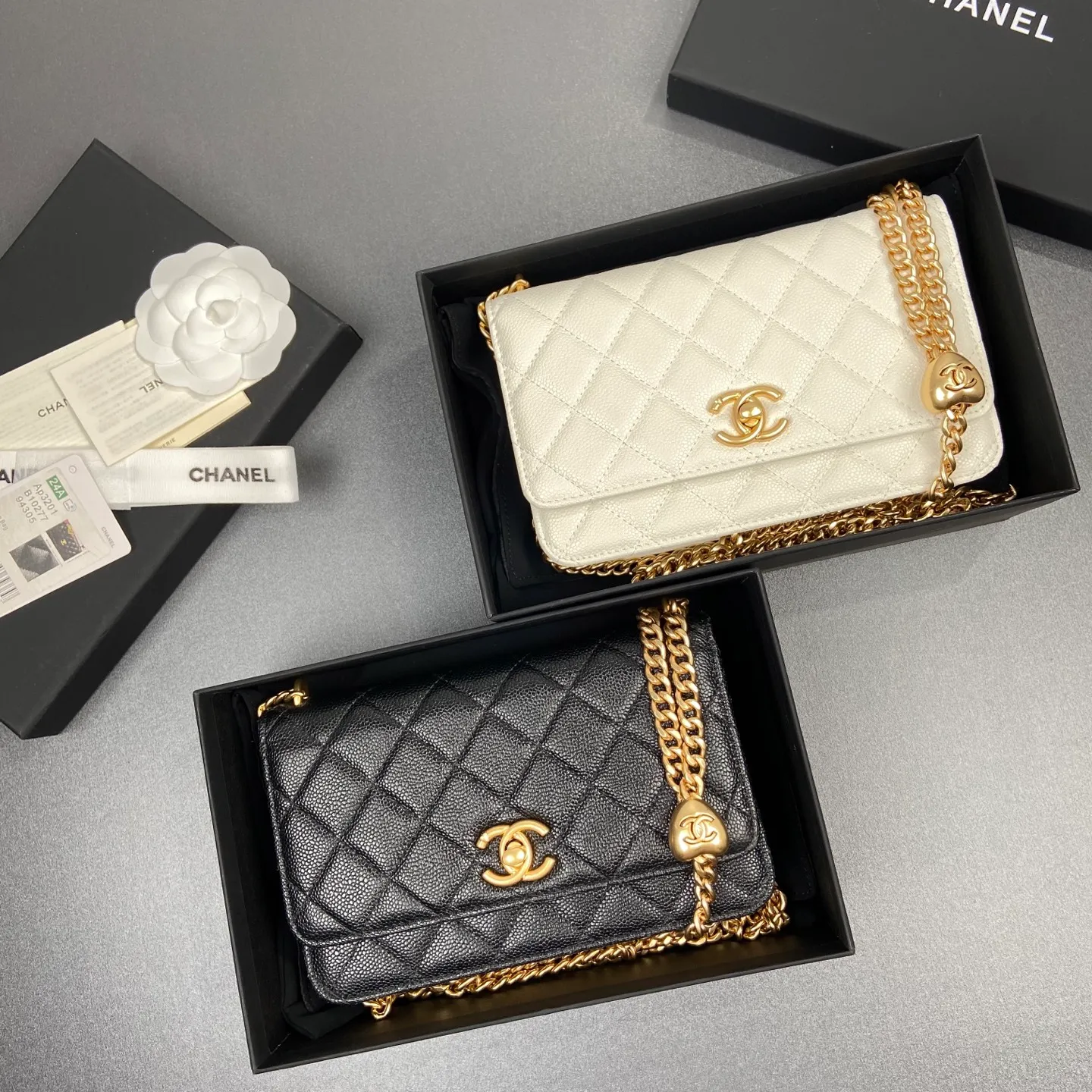 Xiaoxiang imported Italian lambskin [upgraded version] Item number: AP6402 Price: 920 Size: w20×h13×d3.5cm Color: fine ball pattern gold hardware