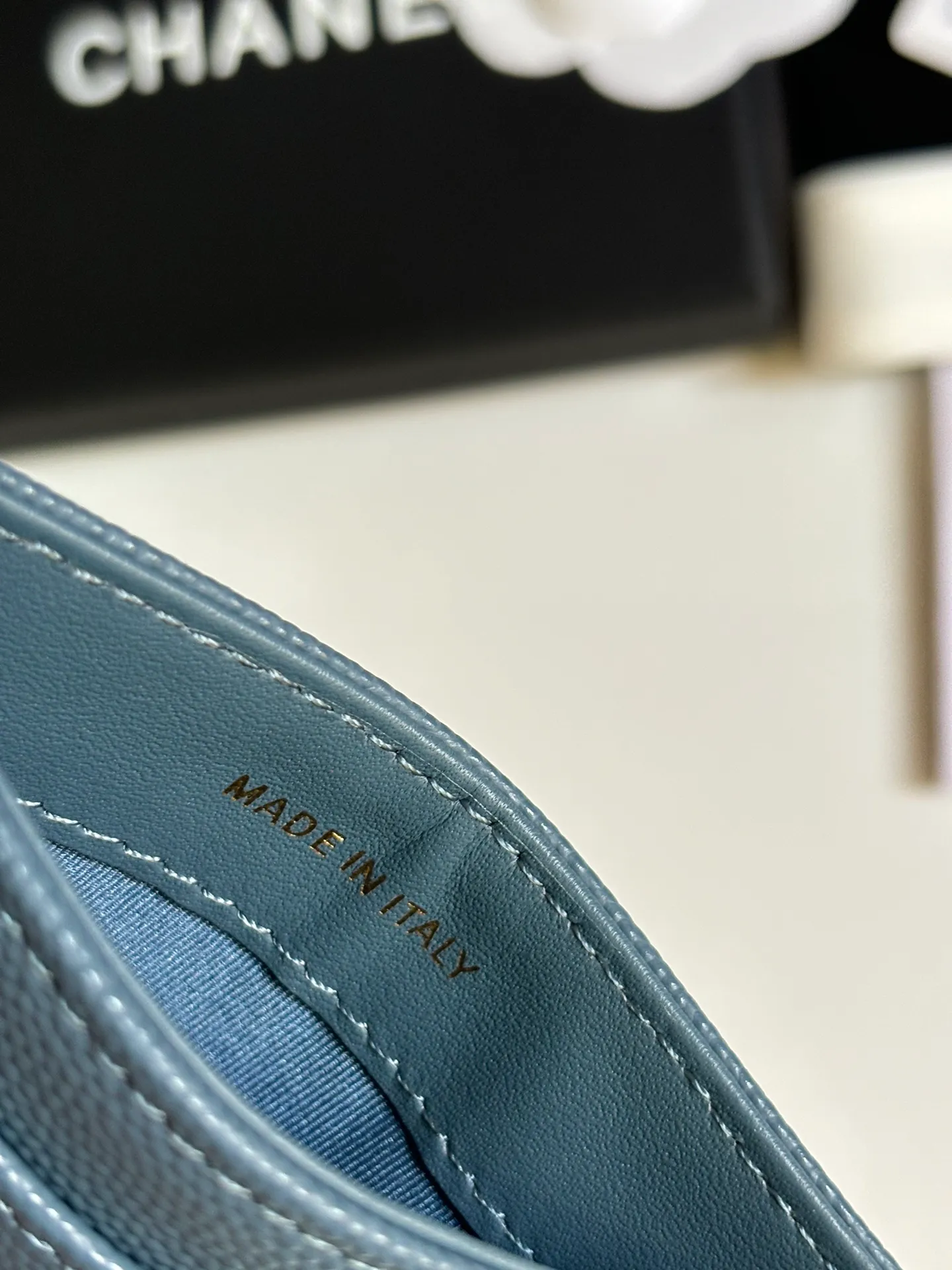 💰240 new product CH@NEL card holder has arrived💦This card holder adds a few more card slots based on the old model, making it more practical. It has original quality and beautiful details. Model No. AP8944, size 11*8*1cm.