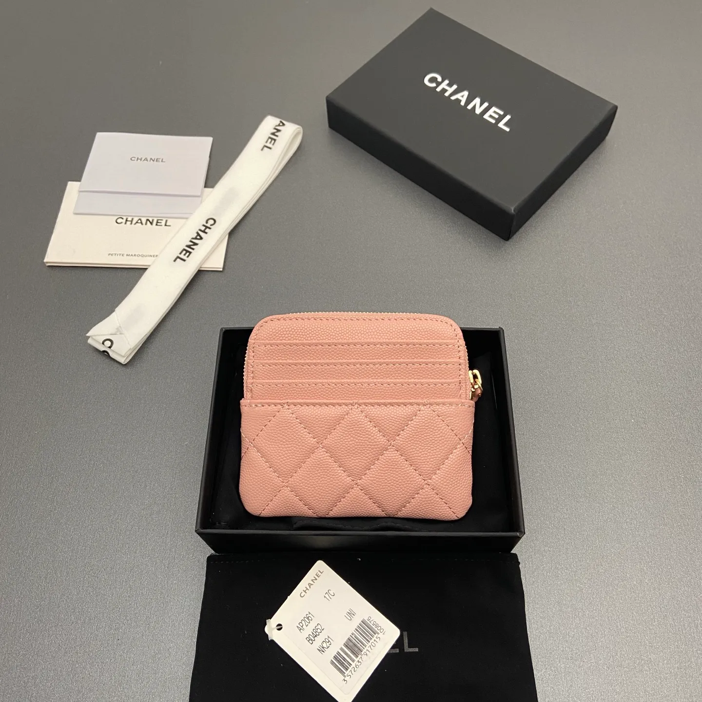 [Special grade hardware original leather] ¥380 Xiaoxiang small zipper bag card holder series Quilted card holder/wallet with iconic metal logo Gold tone metal hardware, special Italian imported leather 5 card slots, 1 small zipper bag No.: 2061 Pink thin ball light gold hardware Size: w11.5×h10×d2cm