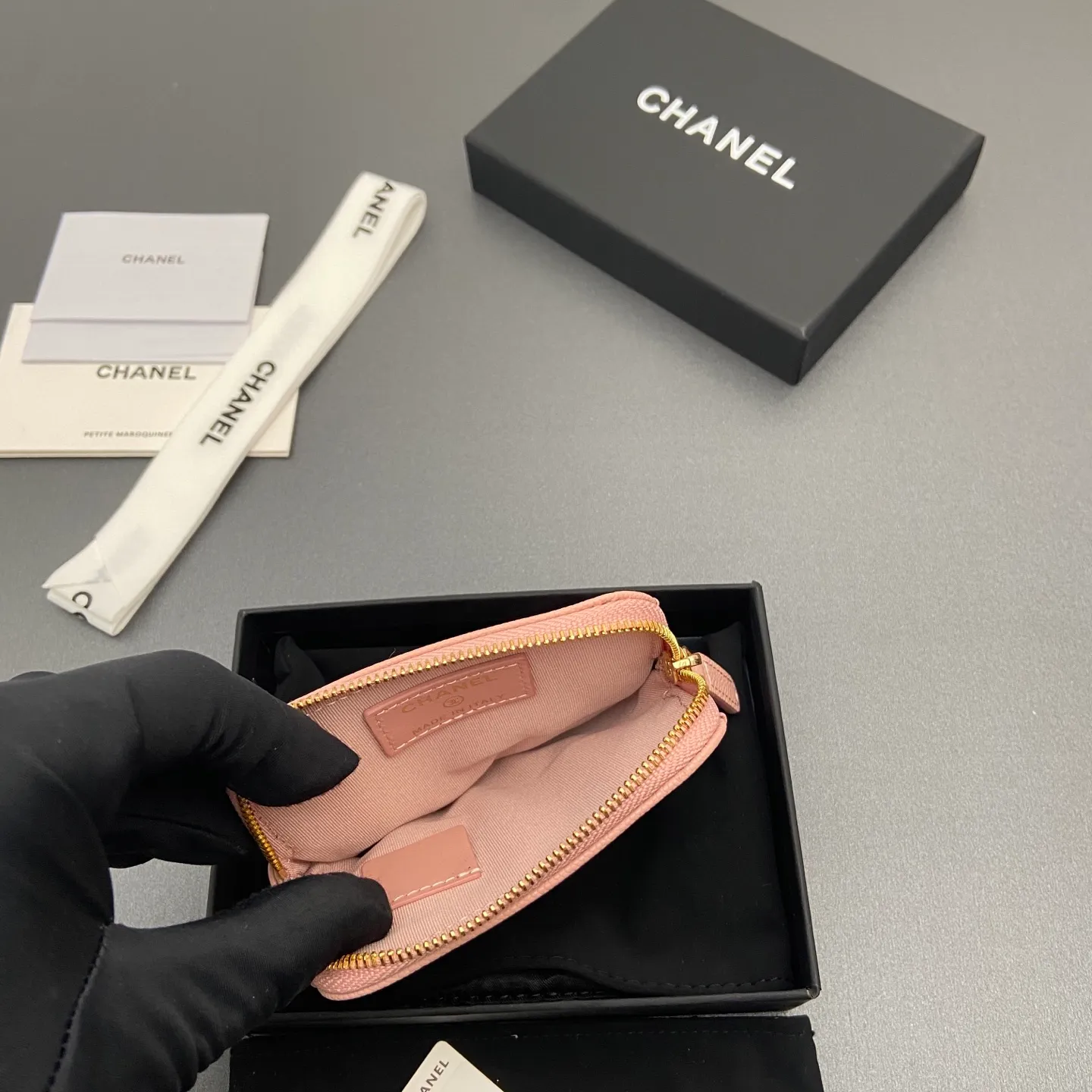 [Special grade hardware original leather] ¥380 Xiaoxiang small zipper bag card holder series Quilted card holder/wallet with iconic metal logo Gold tone metal hardware, special Italian imported leather 5 card slots, 1 small zipper bag No.: 2061 Pink thin ball light gold hardware Size: w11.5×h10×d2cm