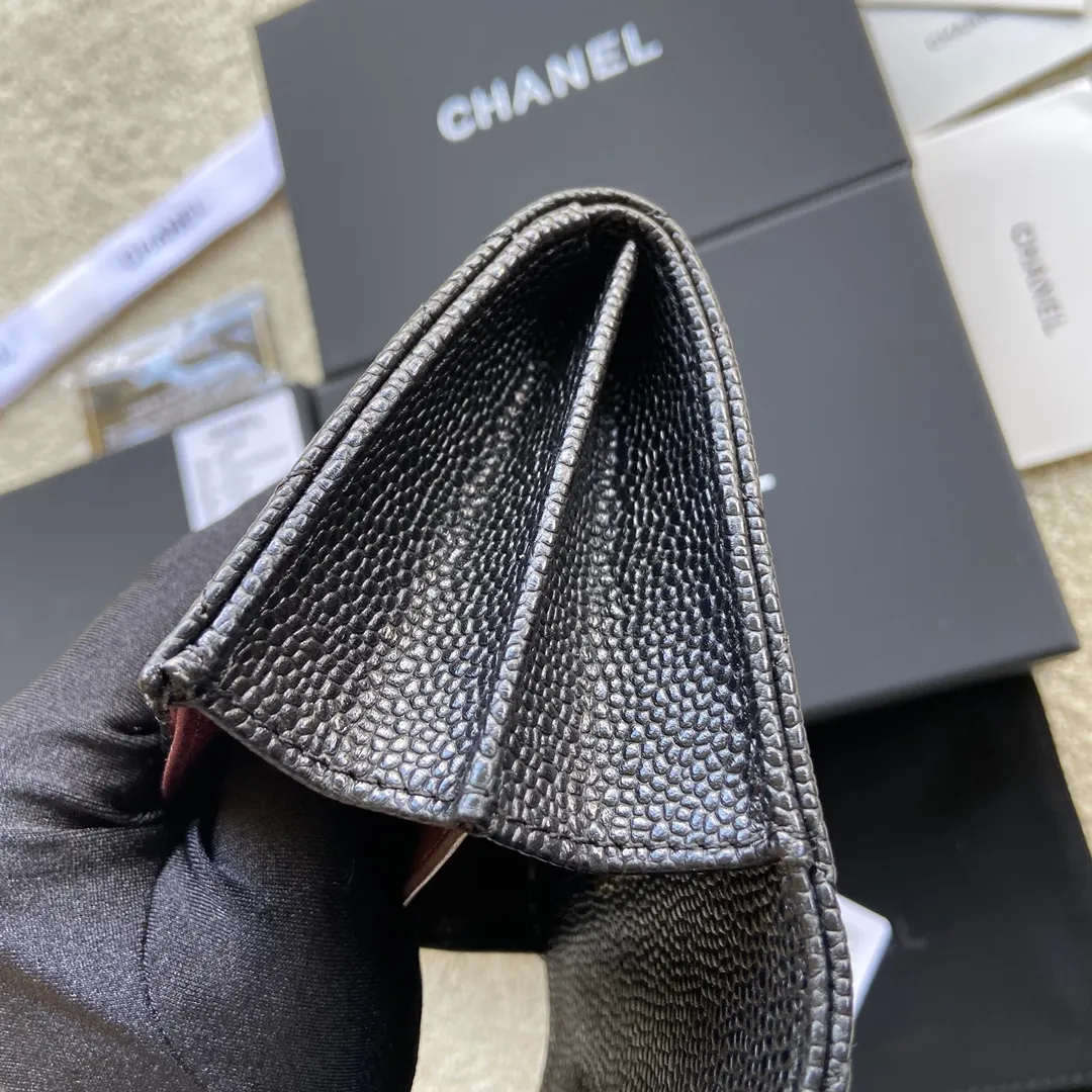 Xiaoxiang imported Italian leather double-layer card holder 320💰 Item number: A31504 Height: w12.5×h8.5×d2.5cm Color: black ball pattern gold steel mark