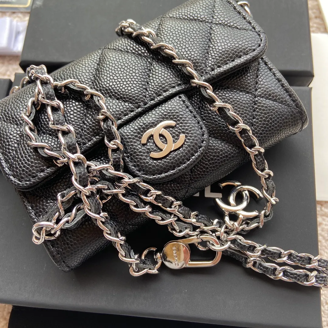 Xiaoxiang imported Italian leather Item number: AP3966 /A81081 (chain small card holder) Price: 420 Size: w11×h7cm Color: Black fine ball pattern silver steel mark hardware