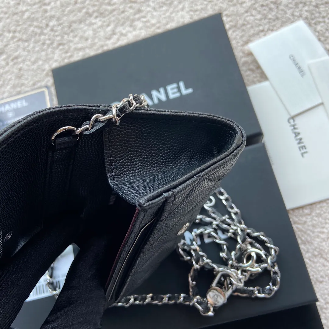 Xiaoxiang imported Italian leather Item number: AP3966 /A81081 (chain small card holder) Price: 420 Size: w11×h7cm Color: Black fine ball pattern silver steel mark hardware