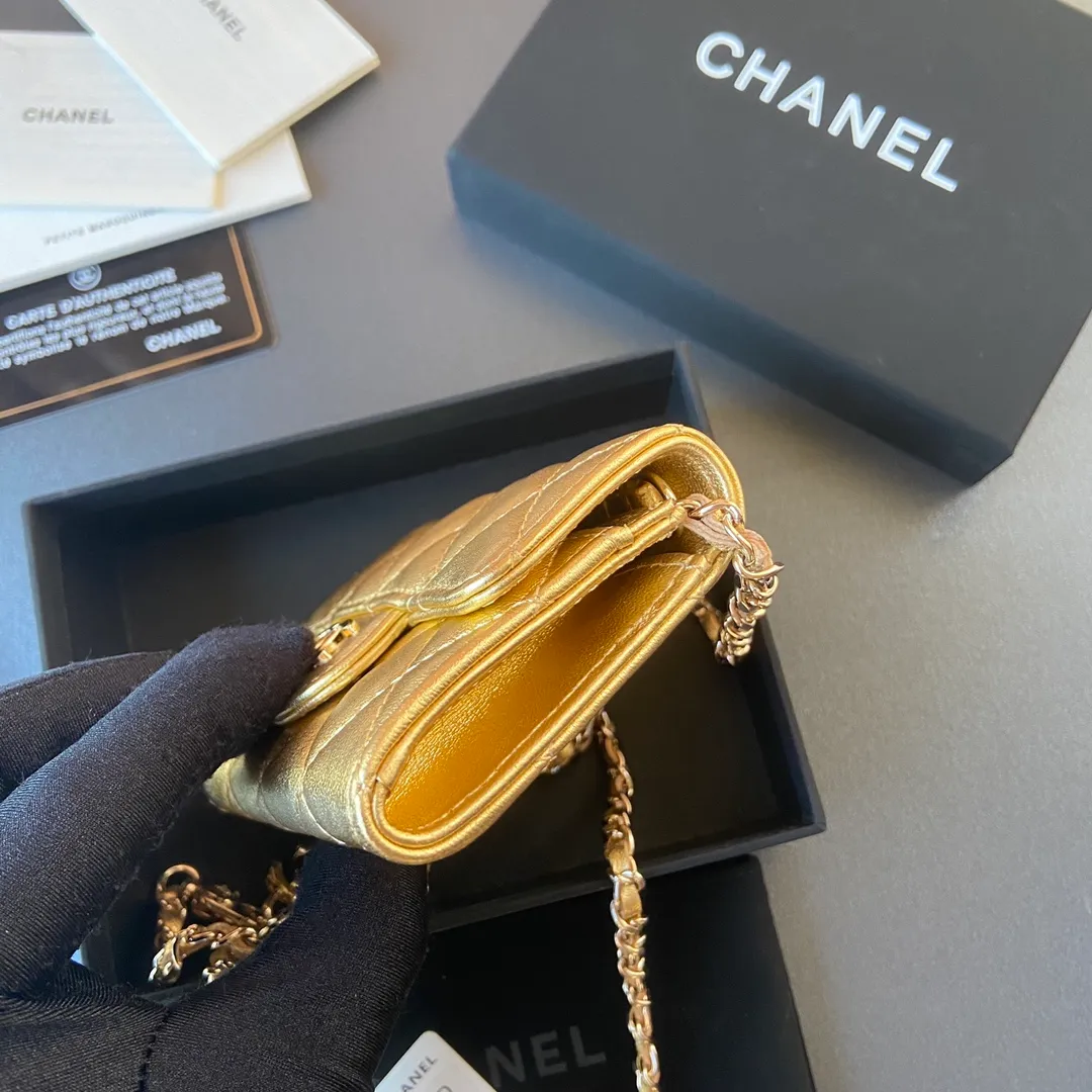 Xiaoxiang imported Italian sheepskin Item number: A81081 (chain small card holder) 💰: 420 Size: w11×h7cm Color: golden sheepskin golden steel mark