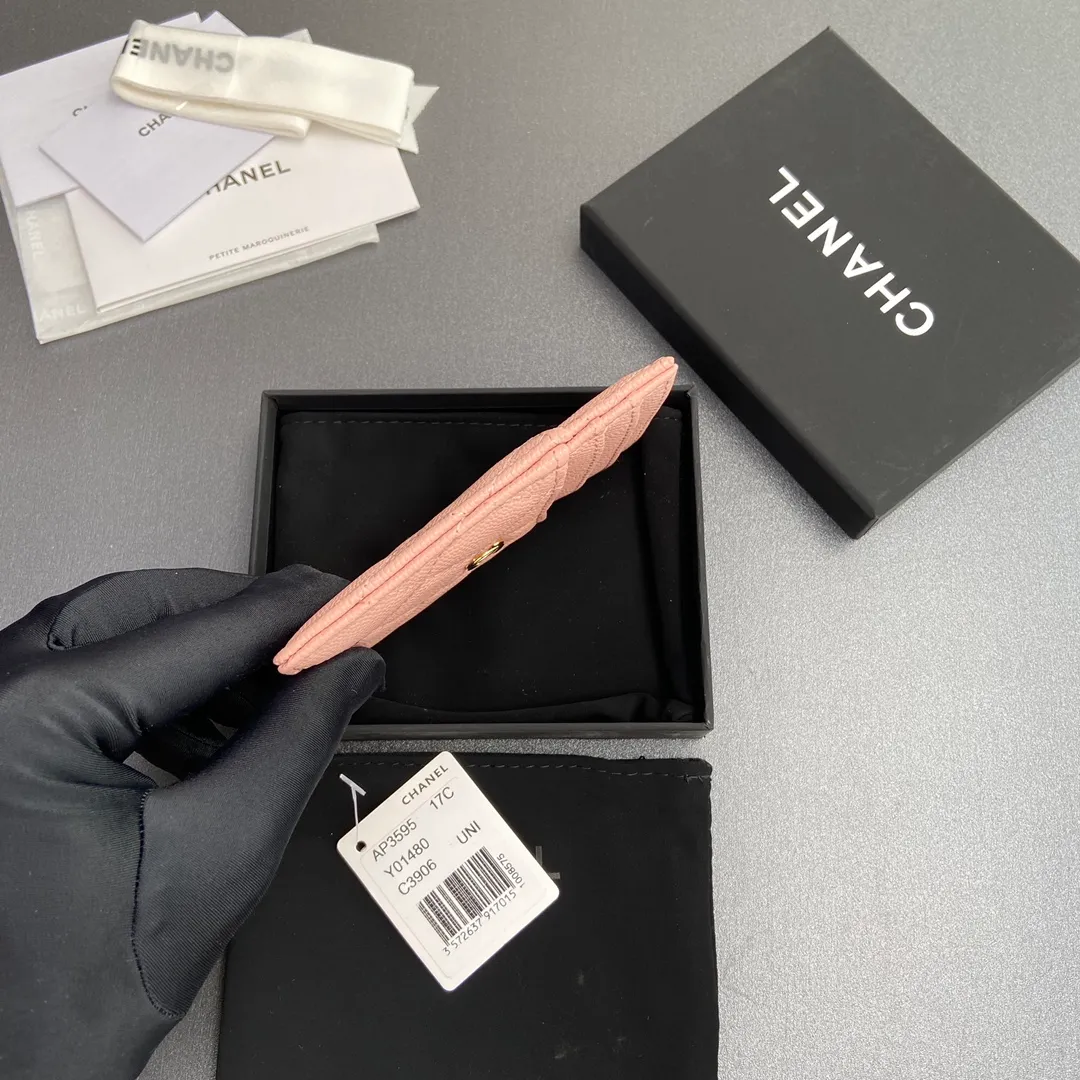 [Special grade hardware original leather] ¥260 Xiaoxiang card holder series Quilted card holder with iconic metal logo Gold tone metal hardware, special Italian imported leather 5 card slots No.: 3595 Pink fine ball gold Size: w8×11.5cm