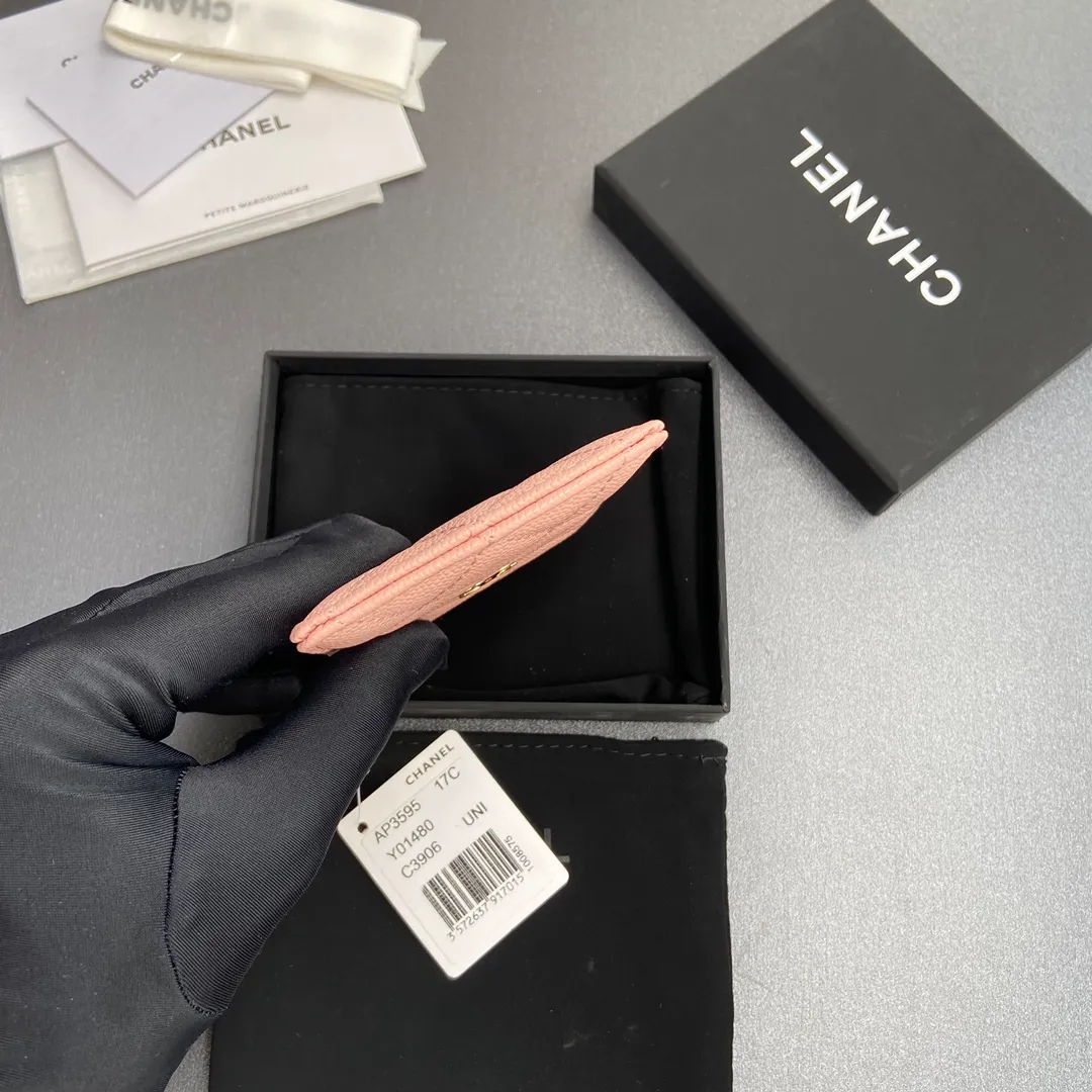[Special grade hardware original leather] ¥260 Xiaoxiang card holder series Quilted card holder with iconic metal logo Gold tone metal hardware, special Italian imported leather 5 card slots No.: 3595 Pink fine ball gold Size: w8×11.5cm