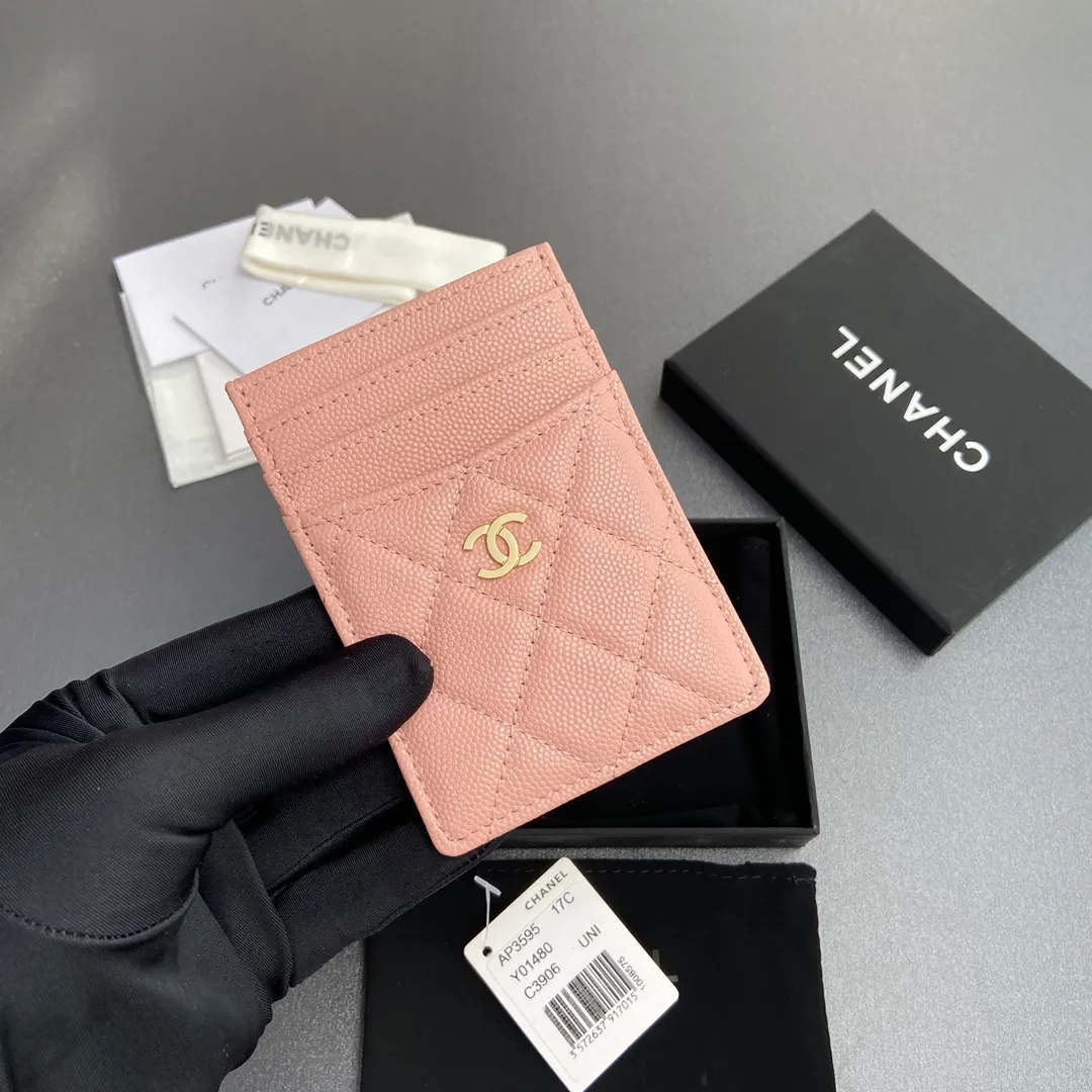 [Special grade hardware original leather] ¥260 Xiaoxiang card holder series Quilted card holder with iconic metal logo Gold tone metal hardware, special Italian imported leather 5 card slots No.: 3595 Pink fine ball gold Size: w8×11.5cm