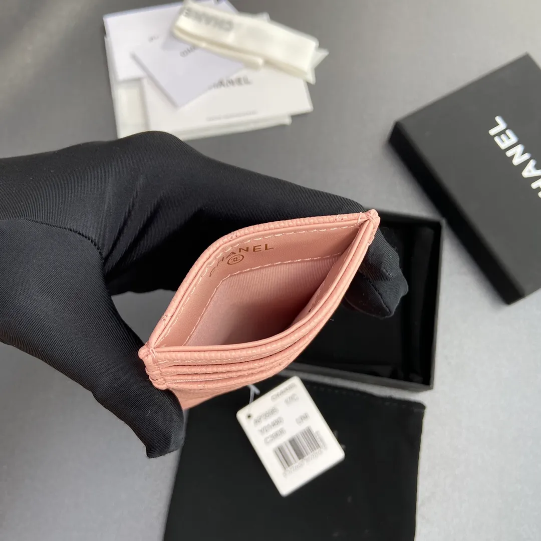 [Special grade hardware original leather] ¥260 Xiaoxiang card holder series Quilted card holder with iconic metal logo Gold tone metal hardware, special Italian imported leather 5 card slots No.: 3595 Pink fine ball gold Size: w8×11.5cm