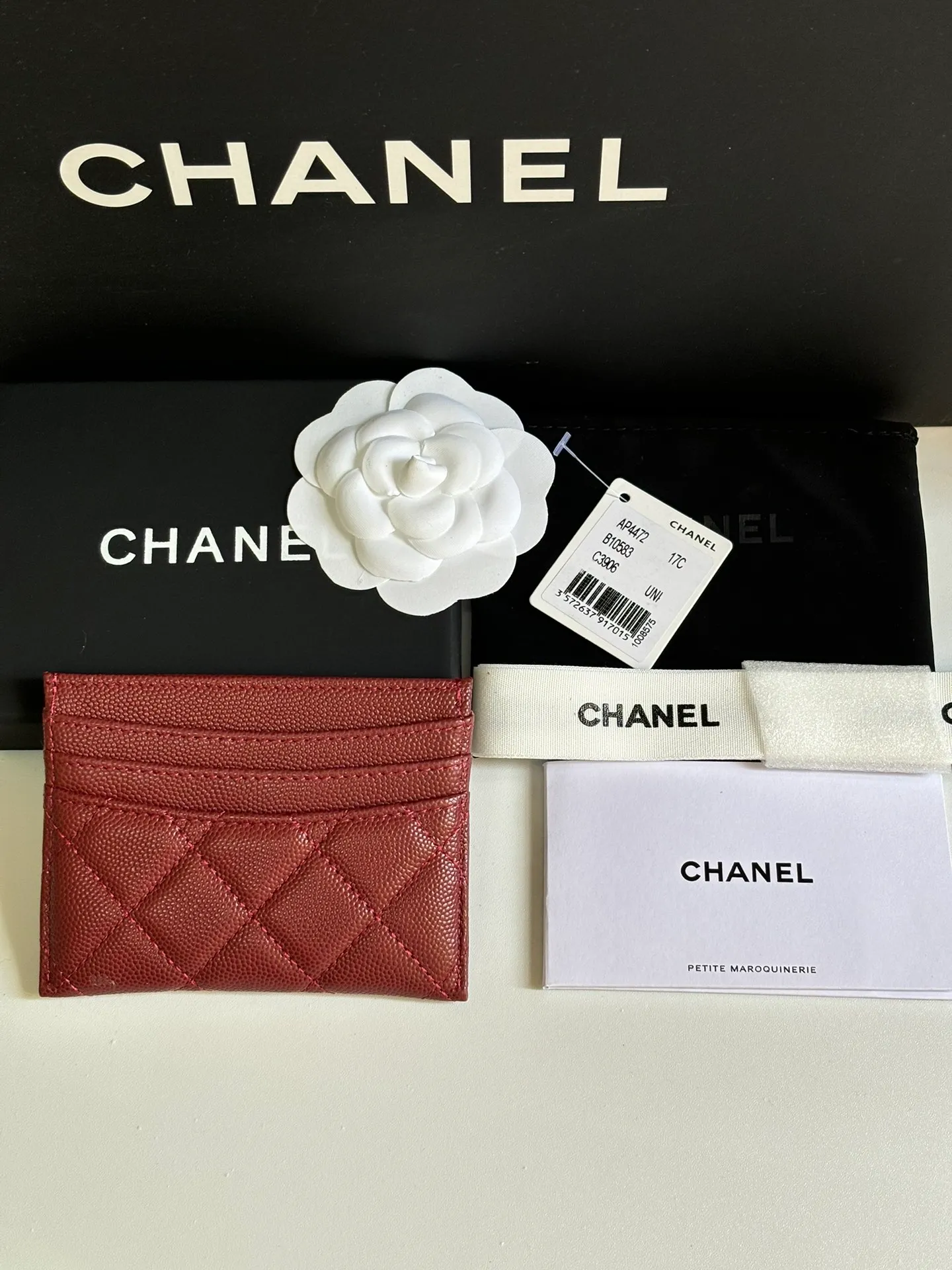 💰240 new product CH@NEL card holder has arrived💦This card holder adds a few more card slots based on the old model, making it more practical. It has original quality and beautiful details. Model No. AP8944, size 11*8*1cm.