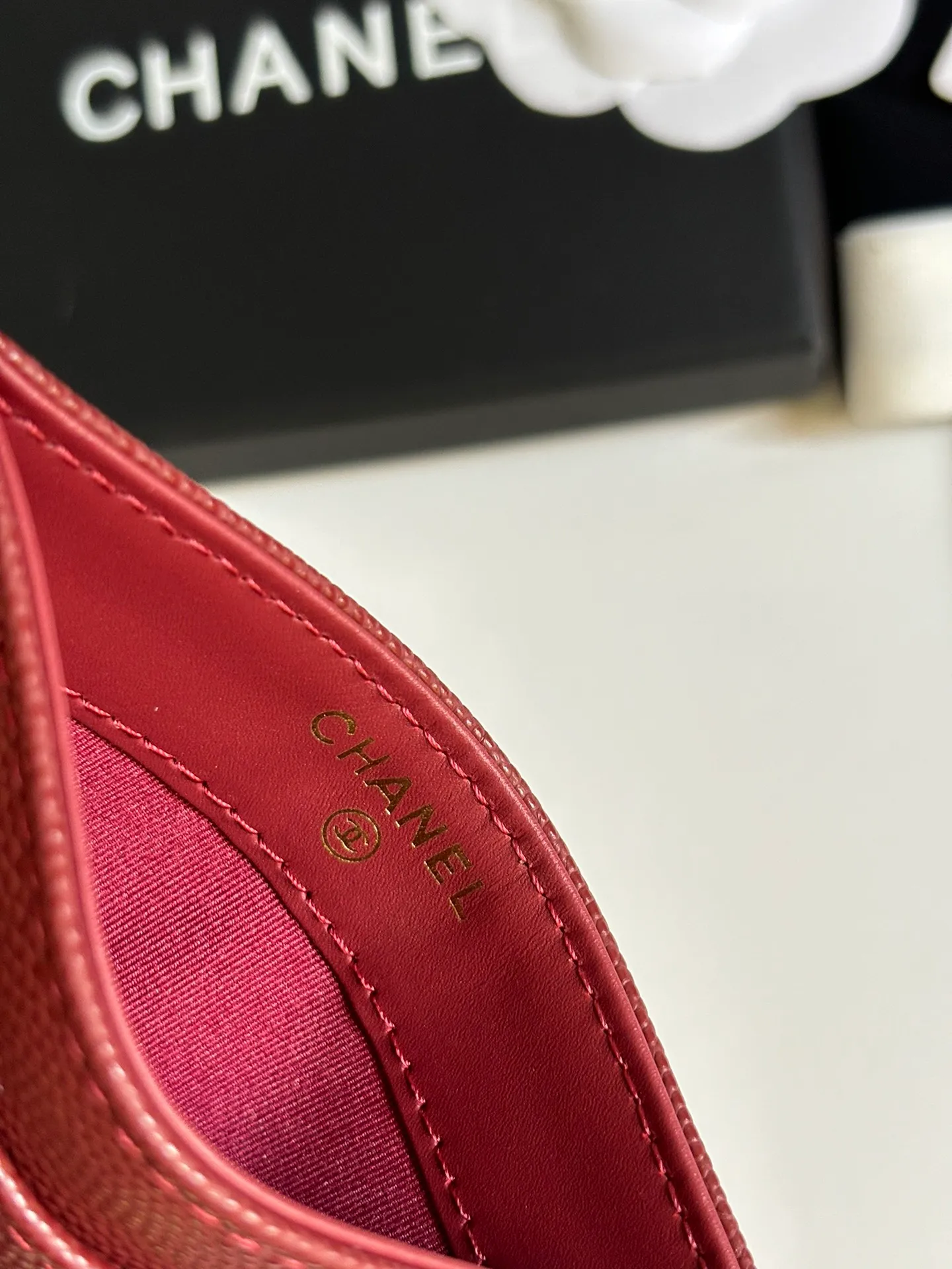 💰240 new product CH@NEL card holder has arrived💦This card holder adds a few more card slots based on the old model, making it more practical. It has original quality and beautiful details. Model No. AP8944, size 11*8*1cm.