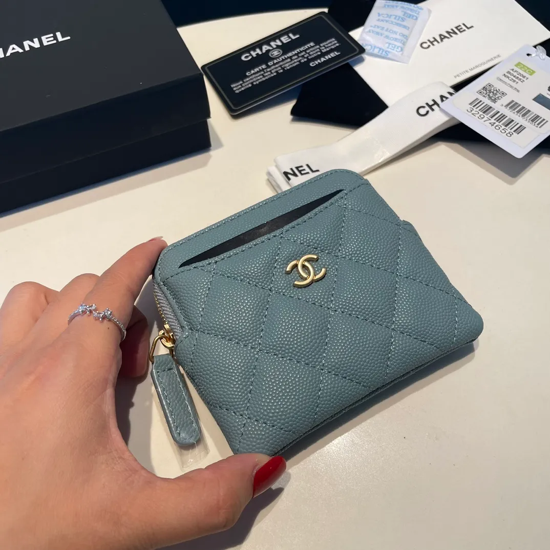 💰420😊Upgraded version💋Chanel🆕 New color colorful fine ball caviar cowhide🐂Classic zipper bag with multiple card slots for change. It can also bring convenience to various bank cards, supermarket cards, shopping cards, and membership cards. It is so small and easy to carry. It is the most fashionable and popular element of coin purses. Do you own it? Comes with the latest complete set of packaging 2061🍃size: 12*9.5cm