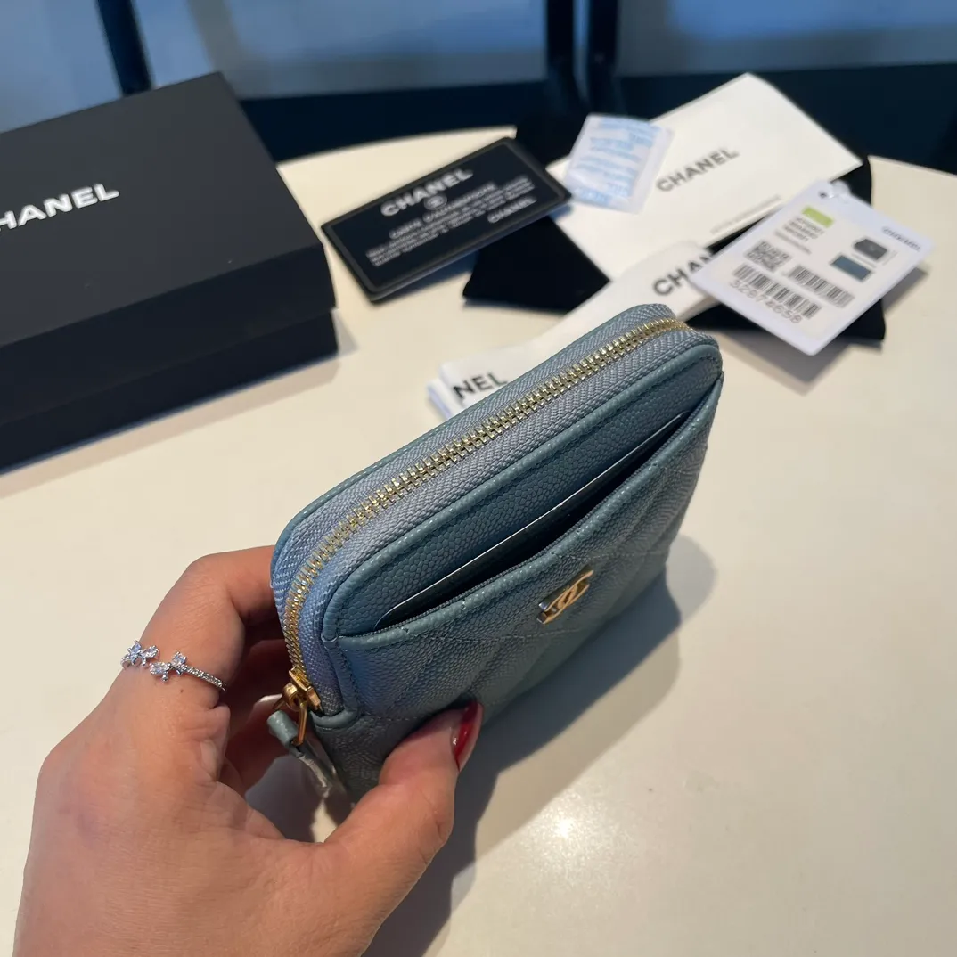💰420😊Upgraded version💋Chanel🆕 New color colorful fine ball caviar cowhide🐂Classic zipper bag with multiple card slots for change. It can also bring convenience to various bank cards, supermarket cards, shopping cards, and membership cards. It is so small and easy to carry. It is the most fashionable and popular element of coin purses. Do you own it? Comes with the latest complete set of packaging 2061🍃size: 12*9.5cm