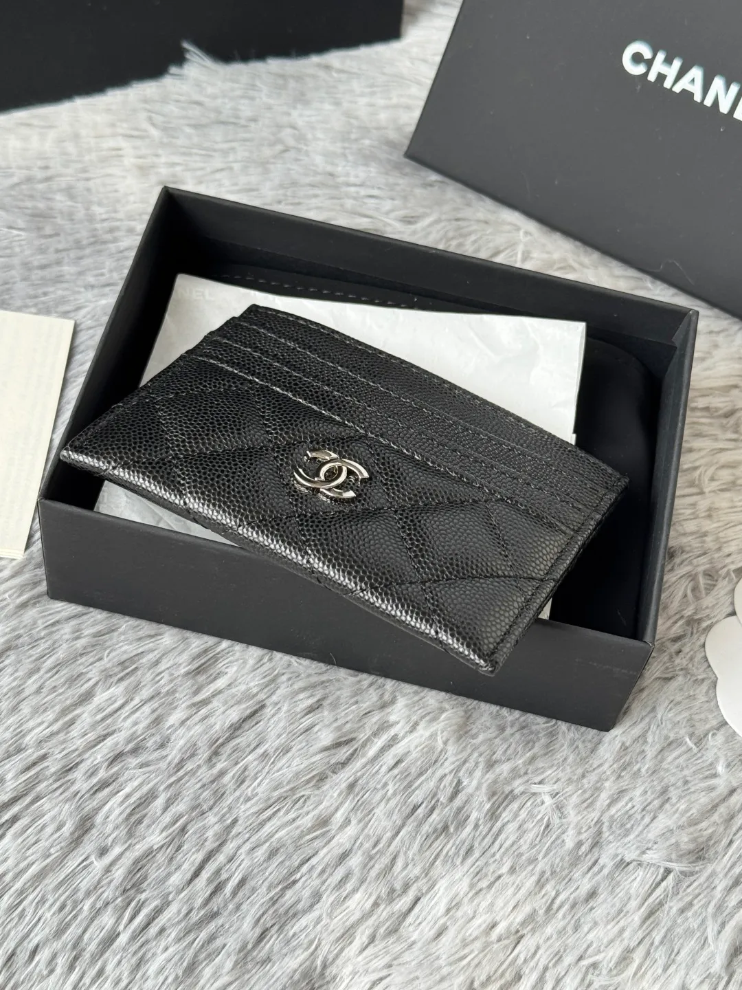 💰240💰 chanel 2025 new product card holder lambskin, seven card slots, can hold change, imported Italian lambskin + hardware logo, so beautiful, love it. The color is as shown in the picture, easy and fast storage, mini card holder No.: AP8944 Size: w11×h10cm