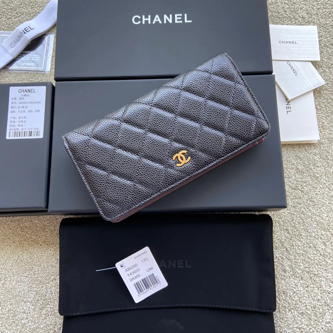 460💰Xiaoxiang imported Italian grain cowhide Item number: A80285 Size: w18.5×h10×2.5cm Color: black ball pattern gold steel mark