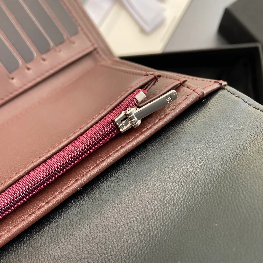 [Special grade hardware original leather] ¥500 (with pocket metal pull tag on the back) Xiaoxiang long clip flip series Quilted long clip with iconic metal logo Silver tone metal hardware, special Italian imported leather 5 card slots, 1 bill compartment, two compartments, 1 zipper bag No.: 0232 Size: w15×h10×d2.5cm