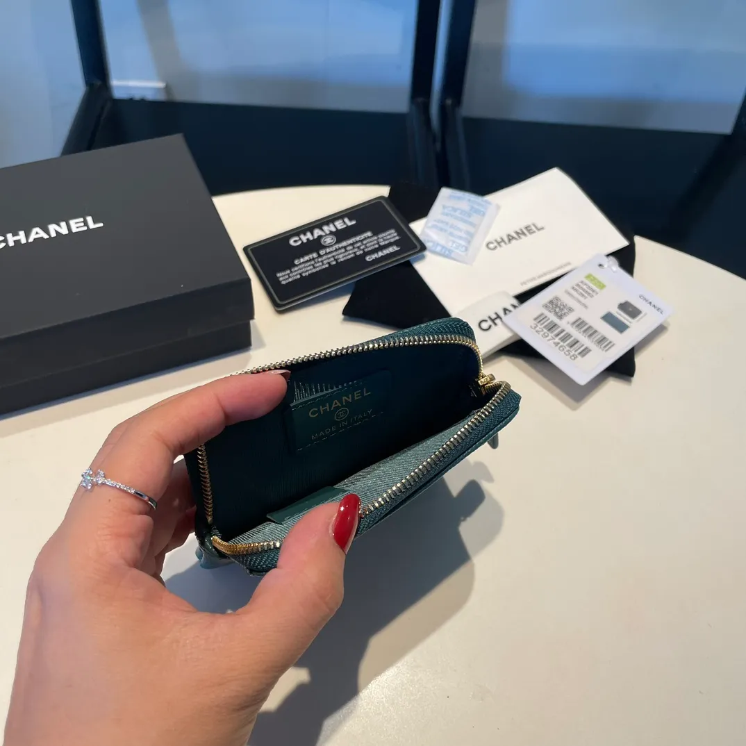 💰420😊Upgraded version💋Chanel🆕 New color colorful fine ball caviar cowhide🐂Classic zipper bag with multiple card slots for change. It can also bring convenience to various bank cards, supermarket cards, shopping cards, and membership cards. It is so small and easy to carry. It is the most fashionable and popular element of coin purses. Do you own it? Comes with the latest complete set of packaging 2061🍃size: 12*9.5cm