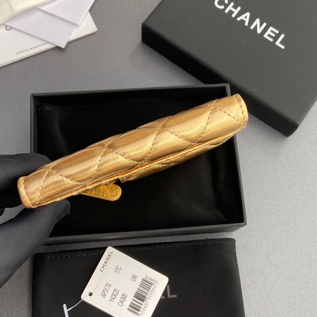 [Special grade hardware original leather] ¥320 Xiaoxiang small zipper bag card holder series Quilted card holder with iconic metal logo Gold tone metal hardware, special Italian imported leather 6 card slots, 1 small zipper bag No.: 3179 Golden Sheep Gold Size: w13×h9×2cm