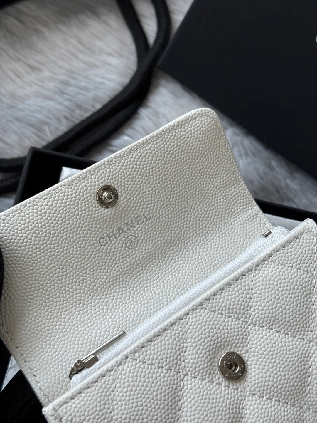 💰340 💰 4050 Autumn new product bi-fold card holder chanel hijab card holder can hold credit card and change made of caviar cowhide exclusive real shot with new luogo zipper compartment inside original single quality details are beautiful No.: 4812 size: 11x8.5x3cm